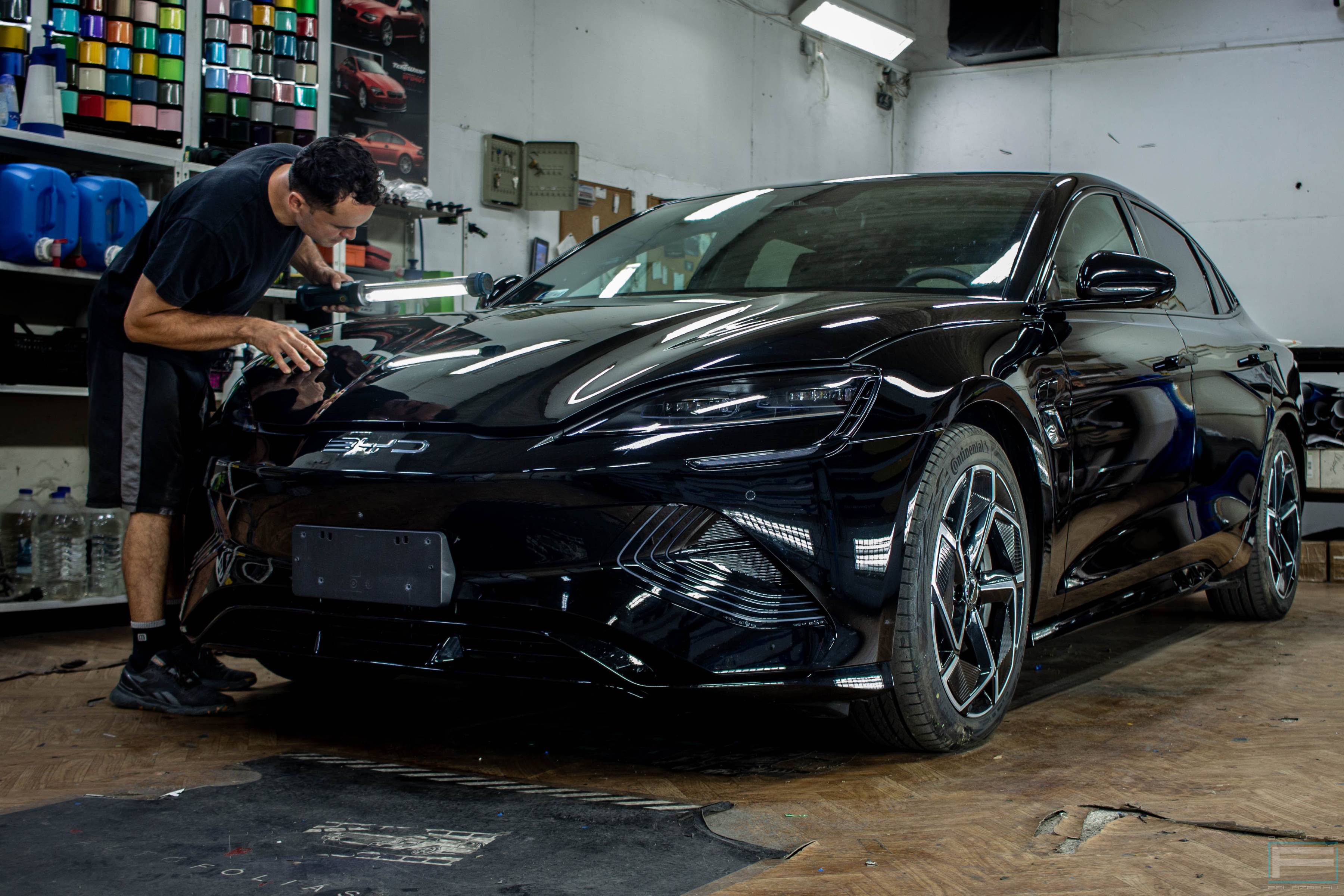 BYD fóliázás - BYD karosszéria vizsgálata fóliázás előtt 1. illusztráció