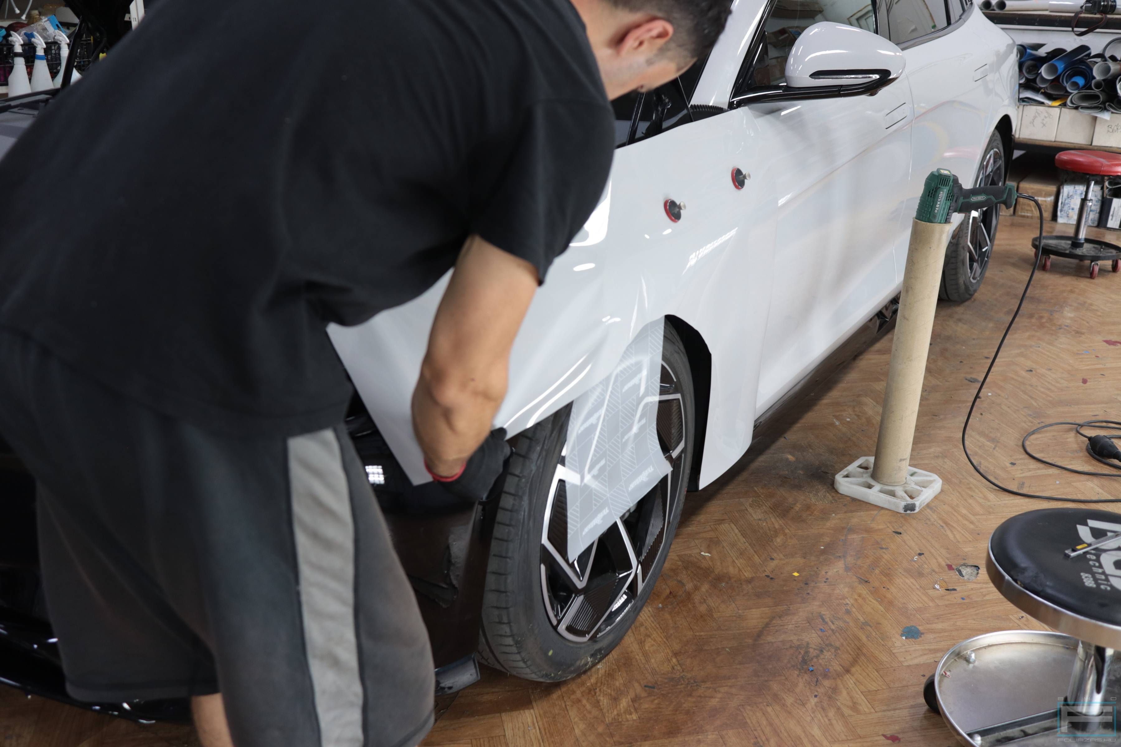 BYD fóliázás telepítése első sárvédőre 1. illusztráció